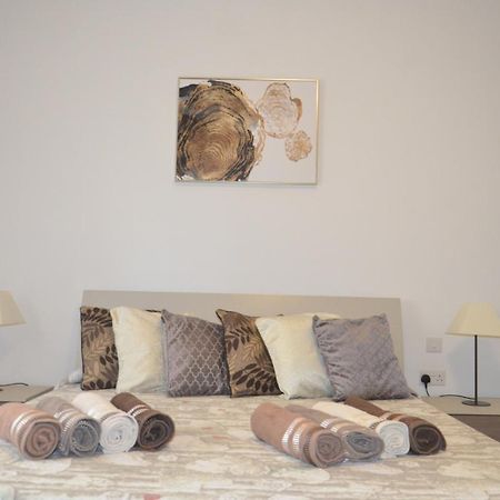 Lorenza Letting Apartment مرسلوك المظهر الخارجي الصورة