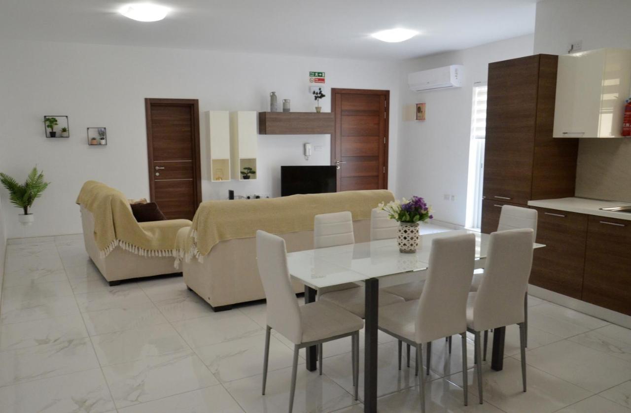 Lorenza Letting Apartment مرسلوك المظهر الخارجي الصورة