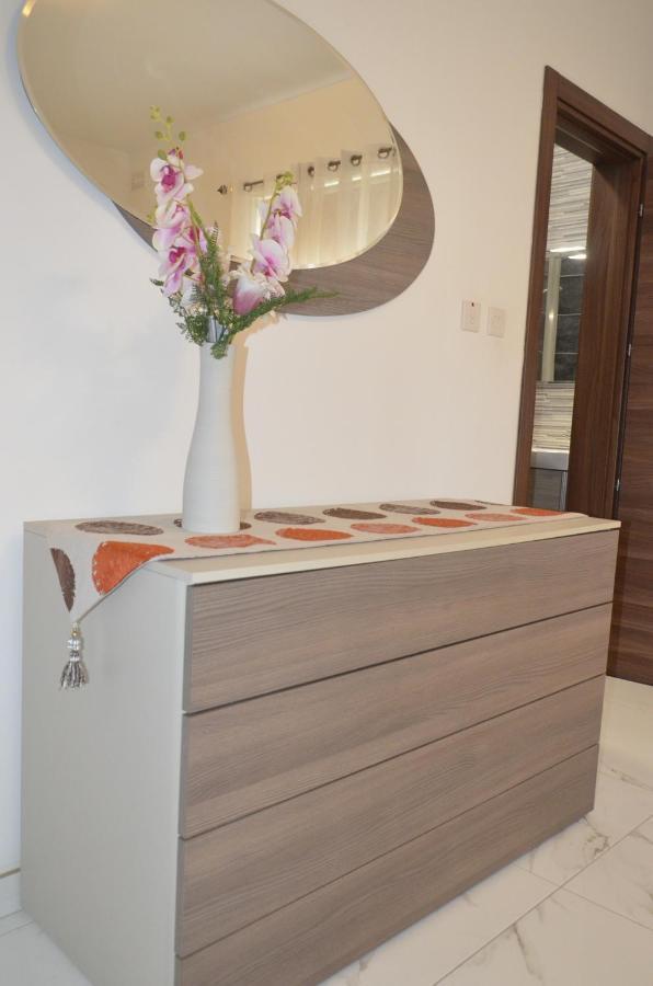 Lorenza Letting Apartment مرسلوك المظهر الخارجي الصورة